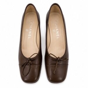 Chanel Leather Bow Block Heels Womens Brown Square Toe Logo Metal Accent